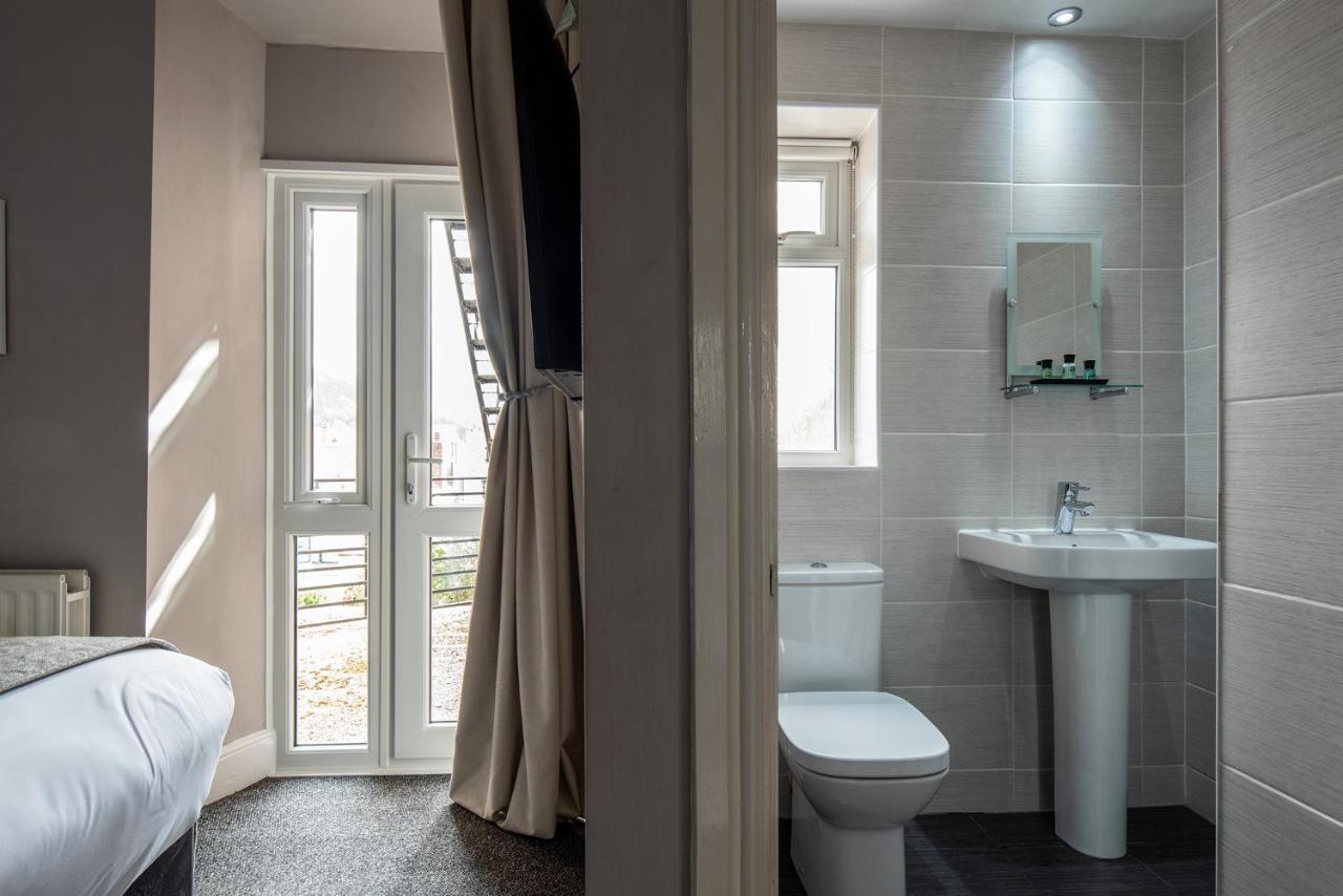 Pebble House Bed & Breakfast Ландъндо Екстериор снимка